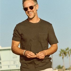 🧧SALE🧧 Faherty sun washed black pocket tee NWT